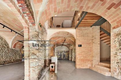 超现实地下展览空间--“aigüesdevilajuïga”